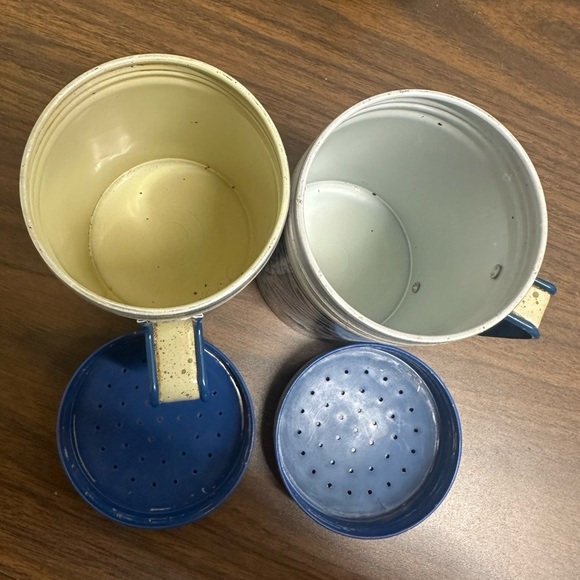 Blue and‎ White Floral Tin Avon Country Talc Shaker (2) - Picture 9 of 9